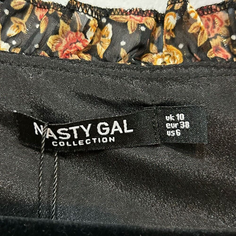 🆕 Nasty Gal I’ll be Bouquet black floral bell sleeve mini dress size 6 - Picture 6 of 13